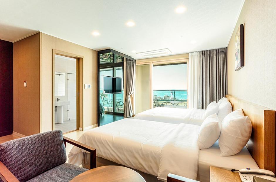 Rich Hotel Jeju Exterior photo