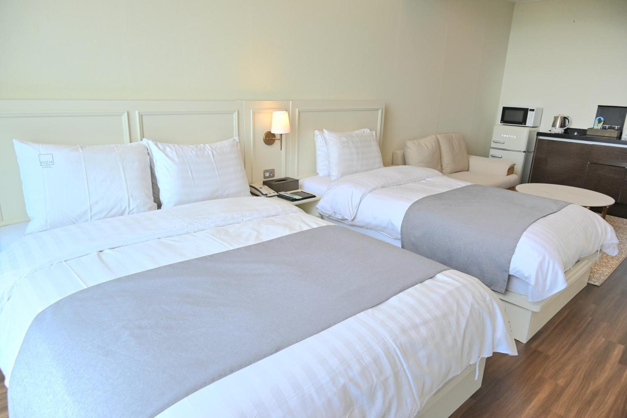 Rich Hotel Jeju Exterior photo