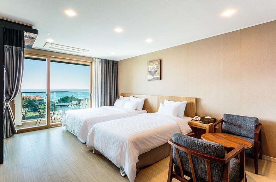 Rich Hotel Jeju Exterior photo